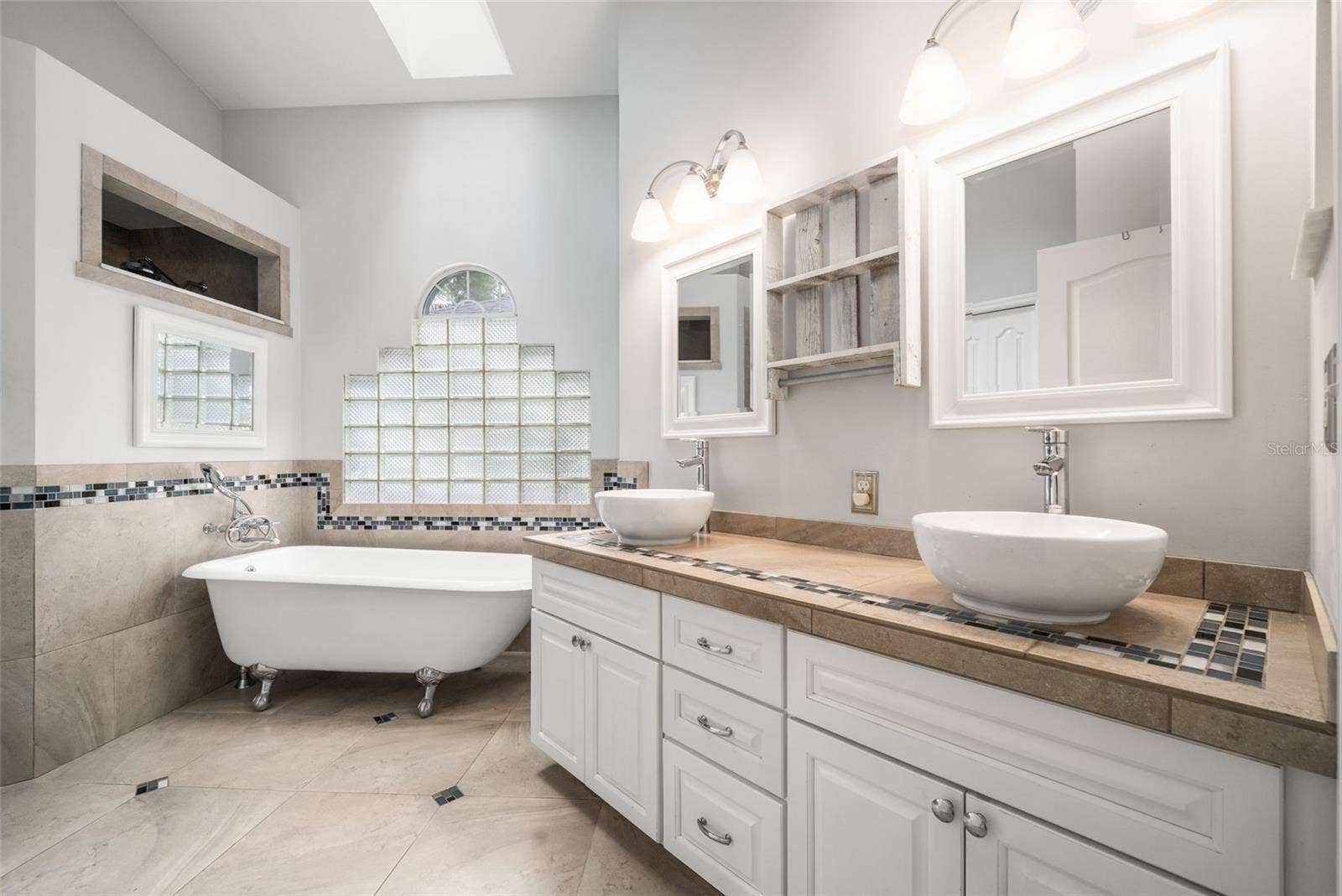 2712 NW 29TH PLACE, Gainesville, FL 32605 Updated master bath