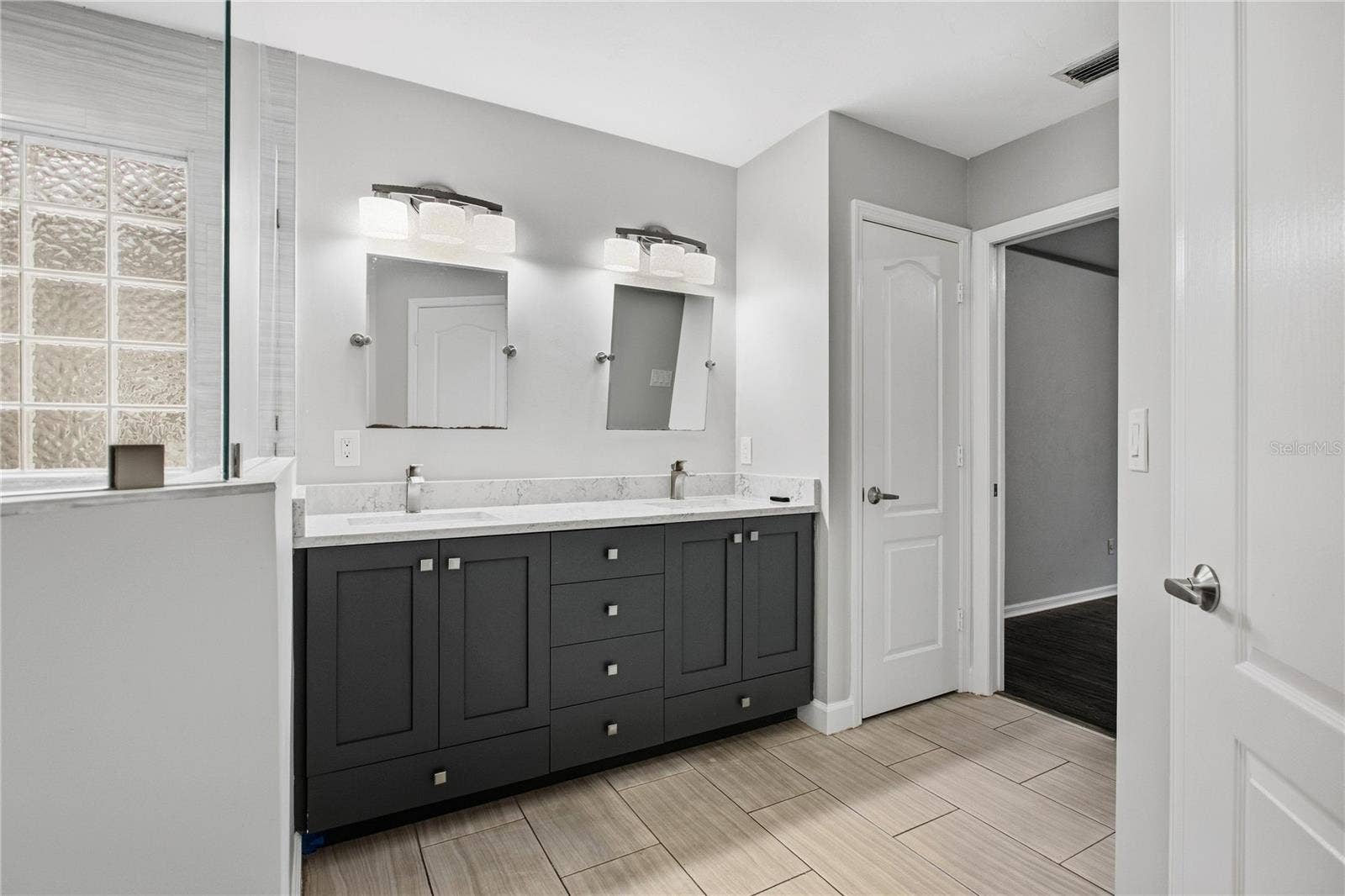 Primary En-suite Bathroom