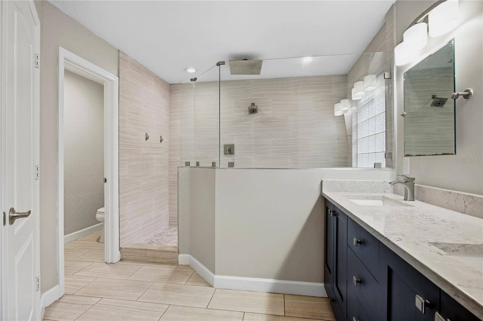 Primary En-suite Bathroom