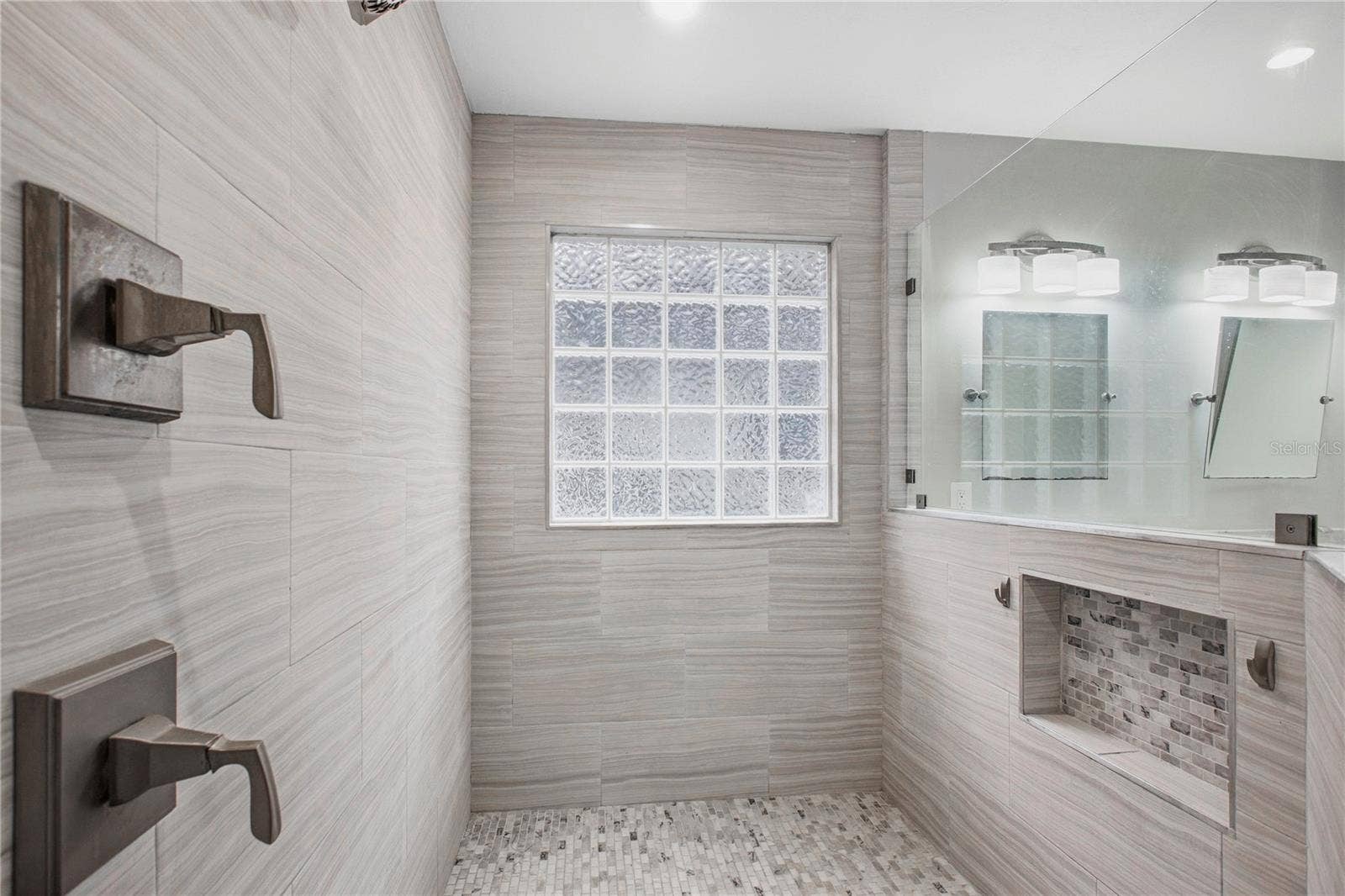 Primary En-suite Bathroom