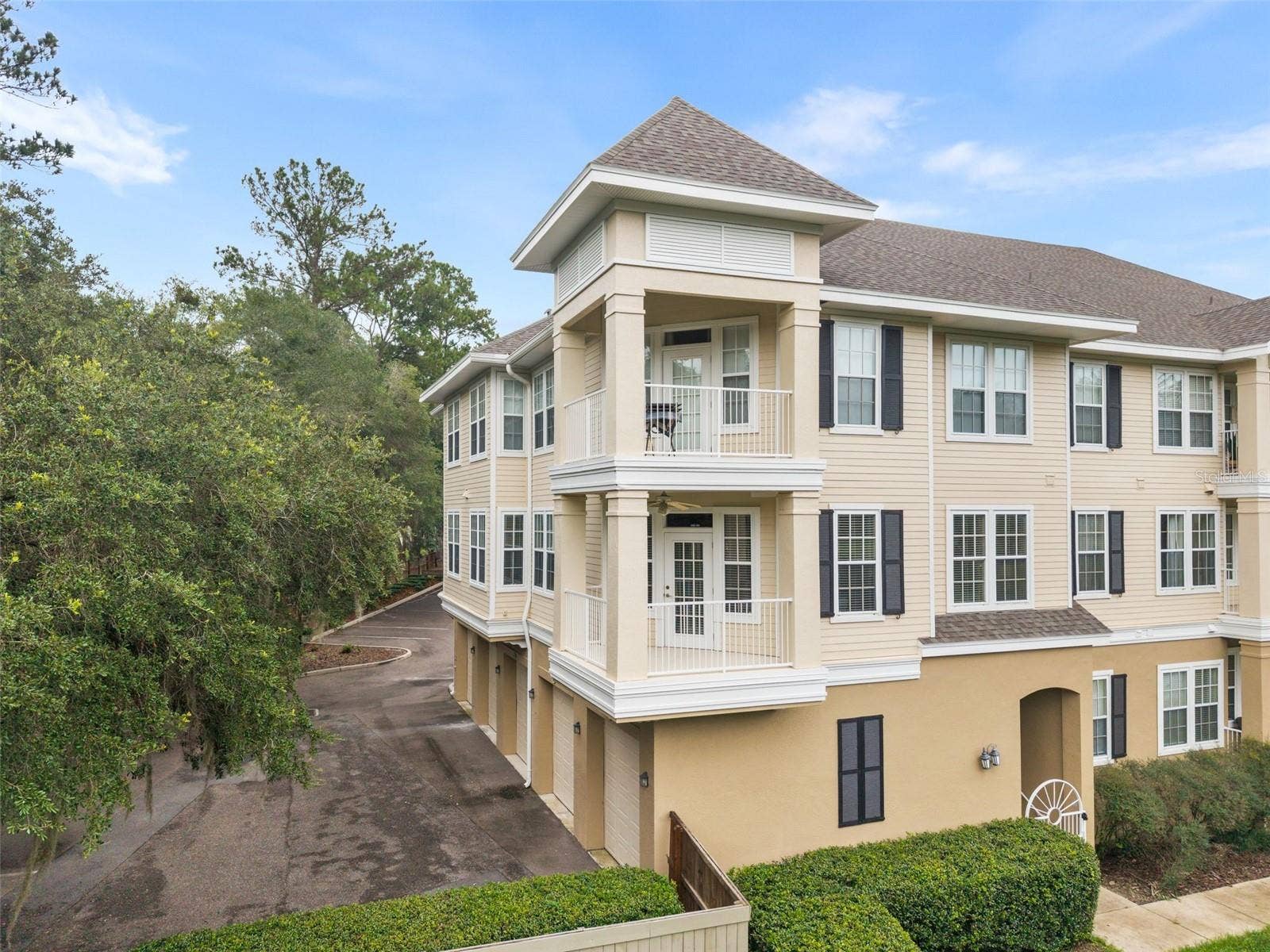 4715 SW 91ST DRIVE, #201, Gainesville, FL 32608 Second floor corner