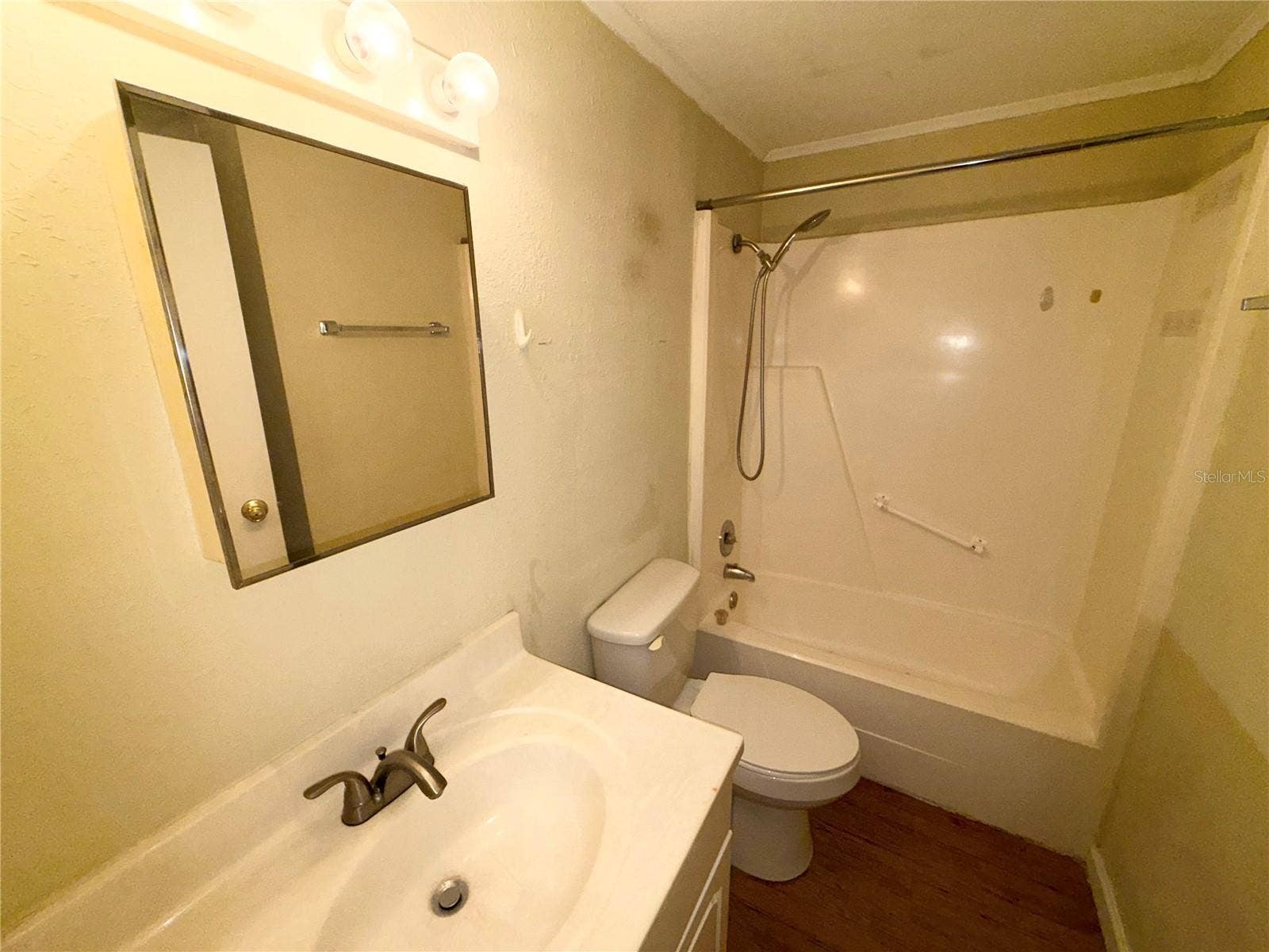 2490 SW 14TH DRIVE, #11, Gainesville, FL 32608 2490 SW 14TH DRIVE, #11, Gainesville, FL 32608