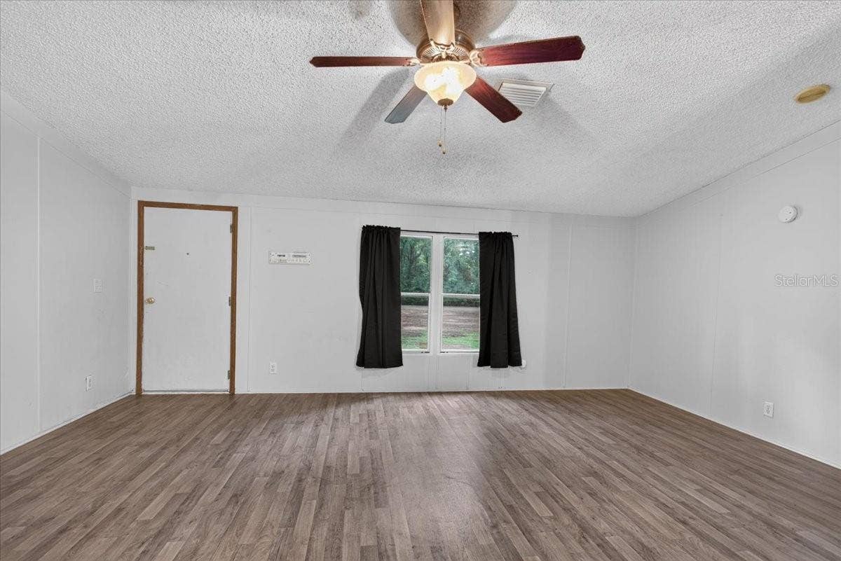 7030 NW 167TH PLACE, Trenton, FL 32693 Huge open living area!