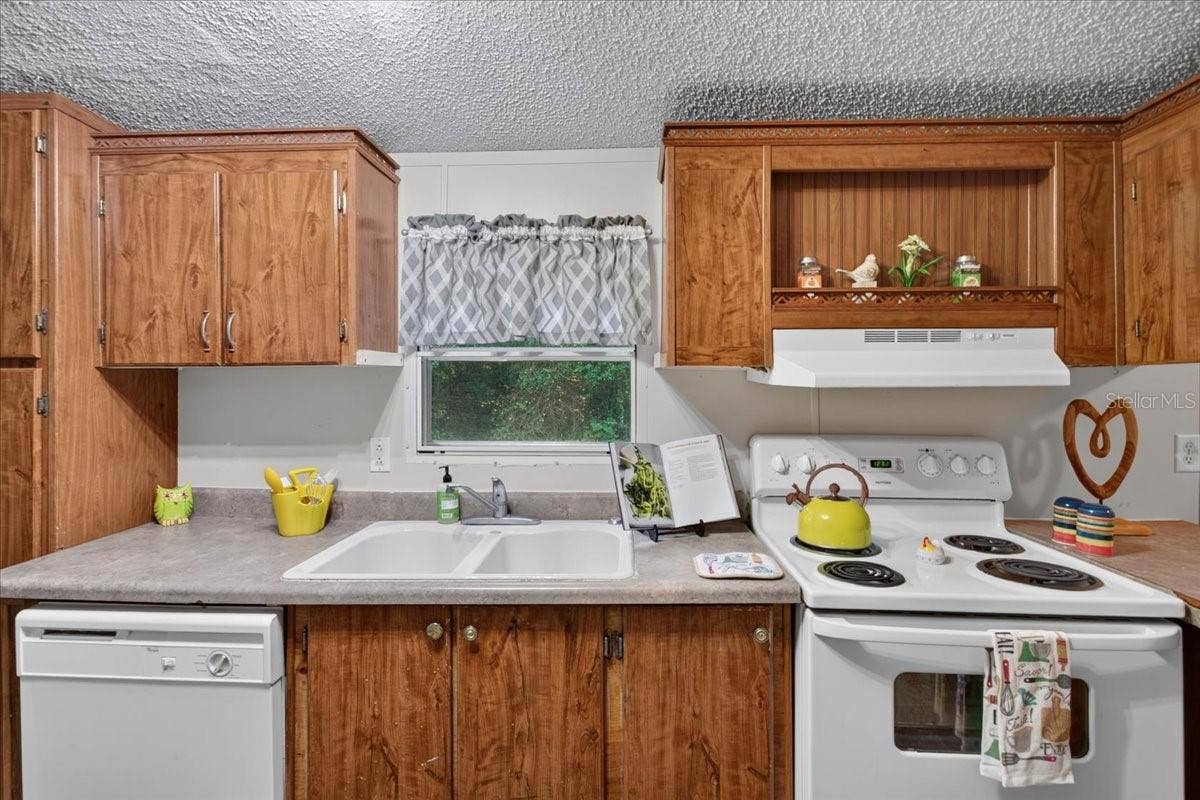 7030 NW 167TH PLACE, Trenton, FL 32693 A great view into the backyard!