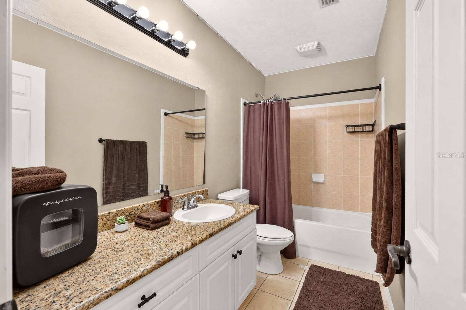 1418 NW 3RD AVENUE, #306, Gainesville, FL 32603 1418 NW 3RD AVENUE, #306, Gainesville, FL 32603
