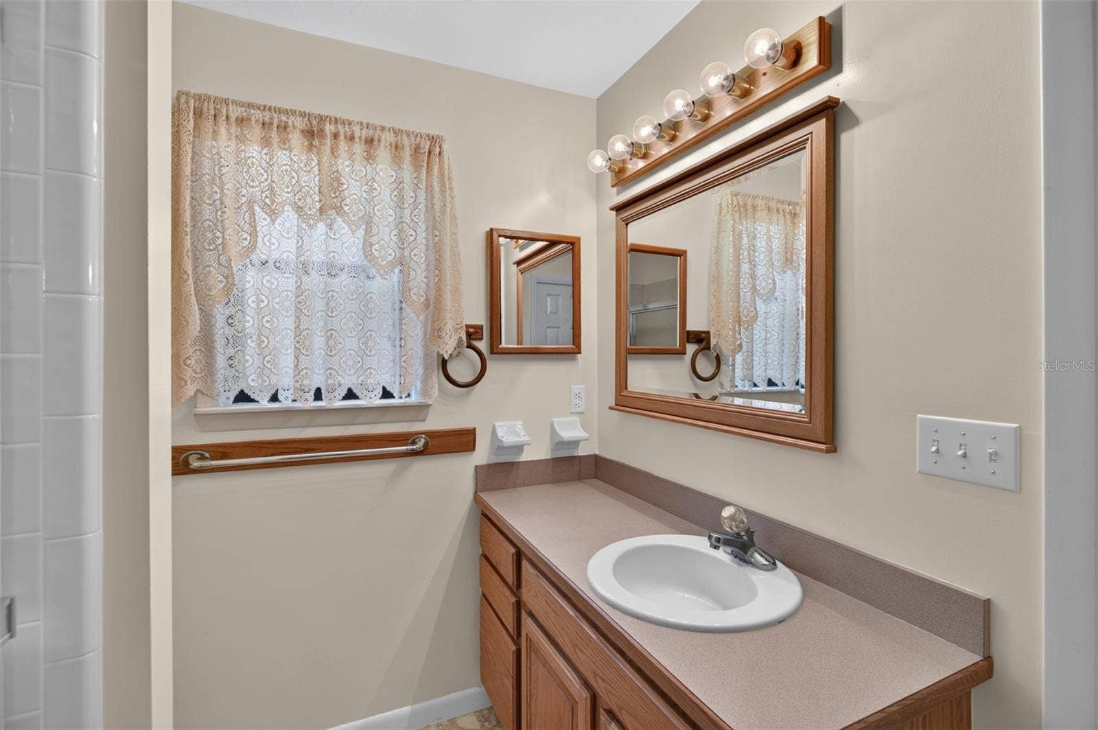 657 SE 2ND AVENUE, Melrose, FL 32666 657 SE 2ND AVENUE, Melrose, FL 32666