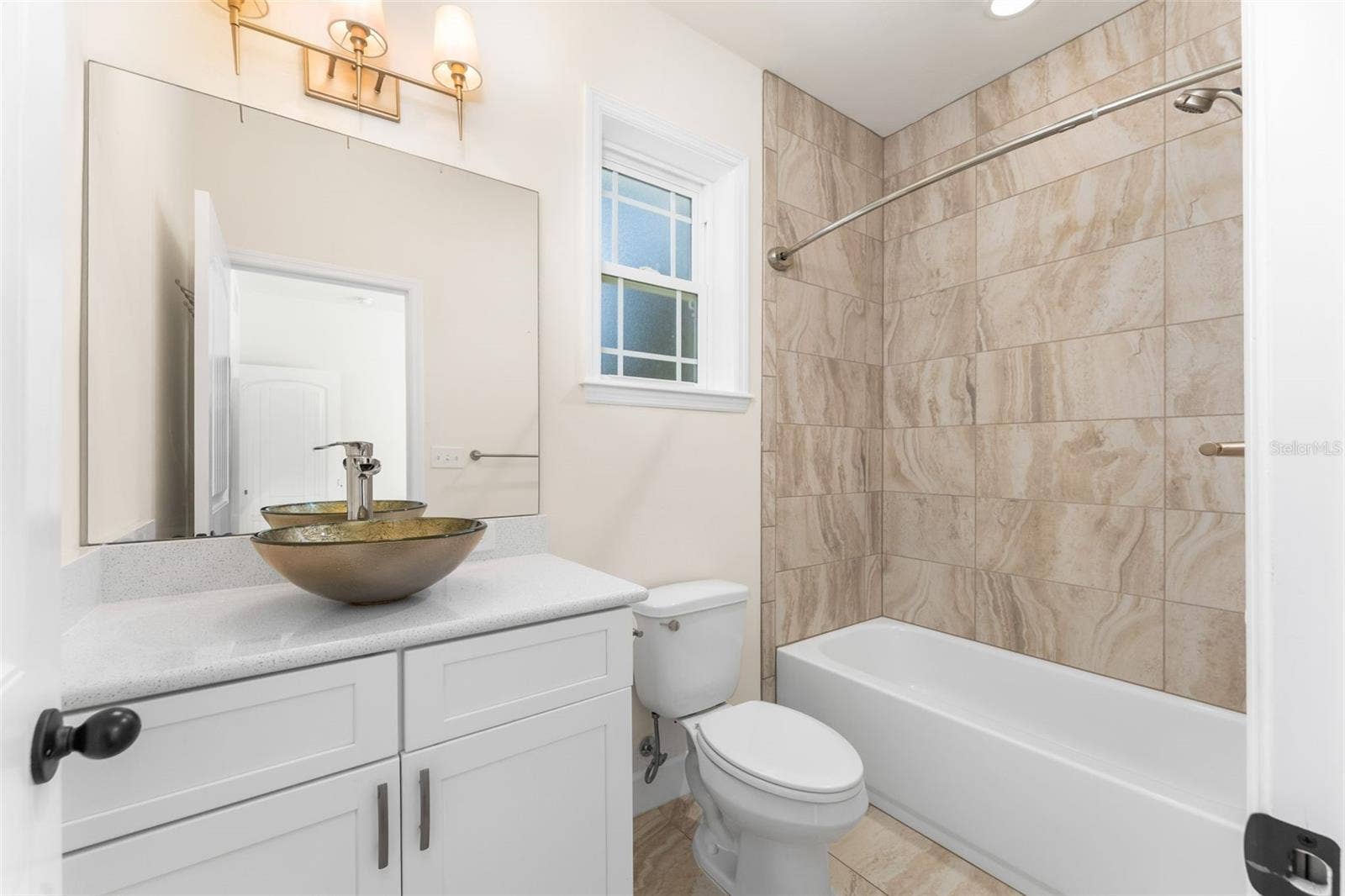 8499 NE 8TH PLACE, High Springs, FL 32643 Bath #2 ensuite to bedroom 2