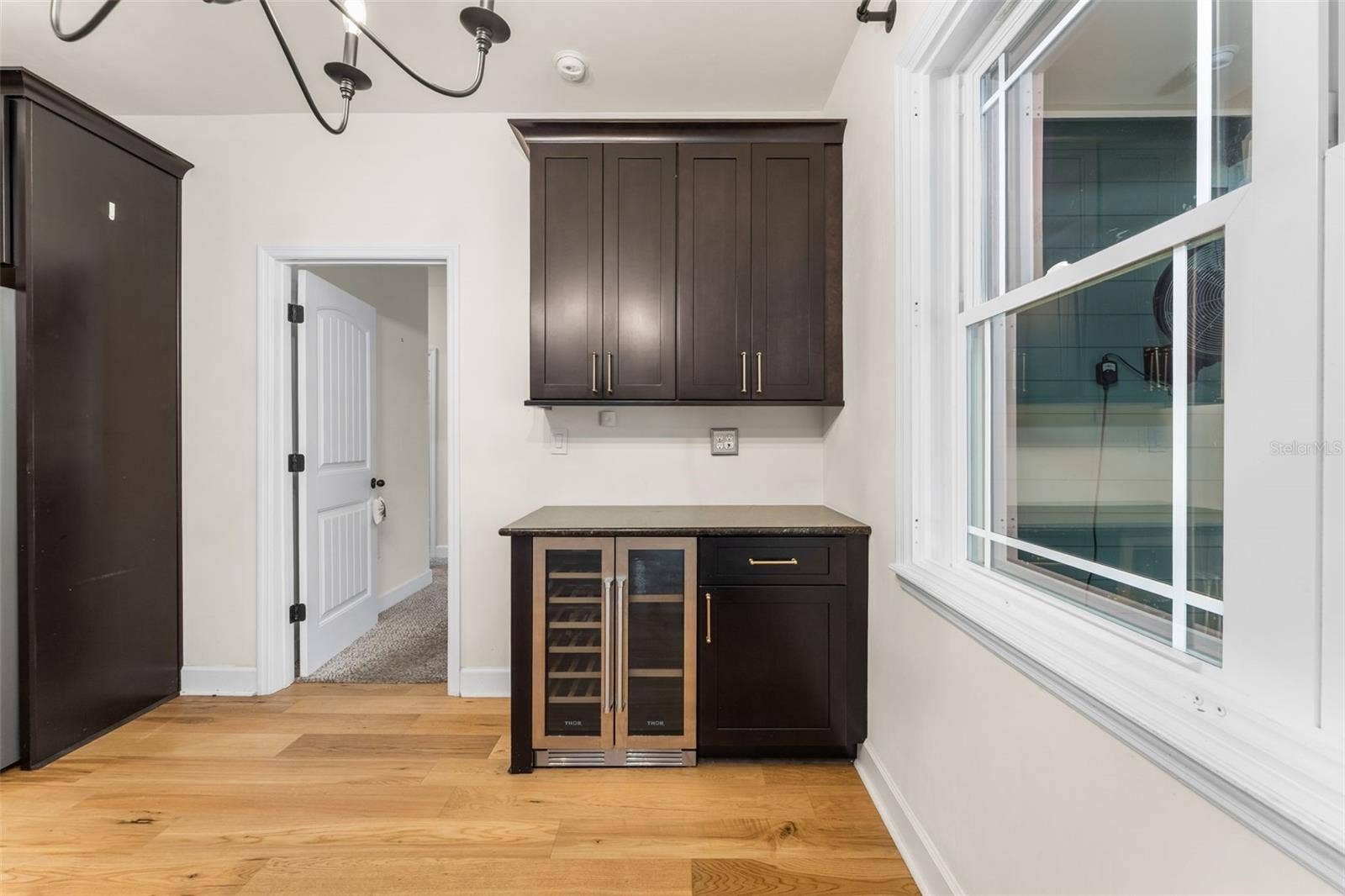 8499 NE 8TH PLACE, High Springs, FL 32643 Coffee bar/beverage fridge