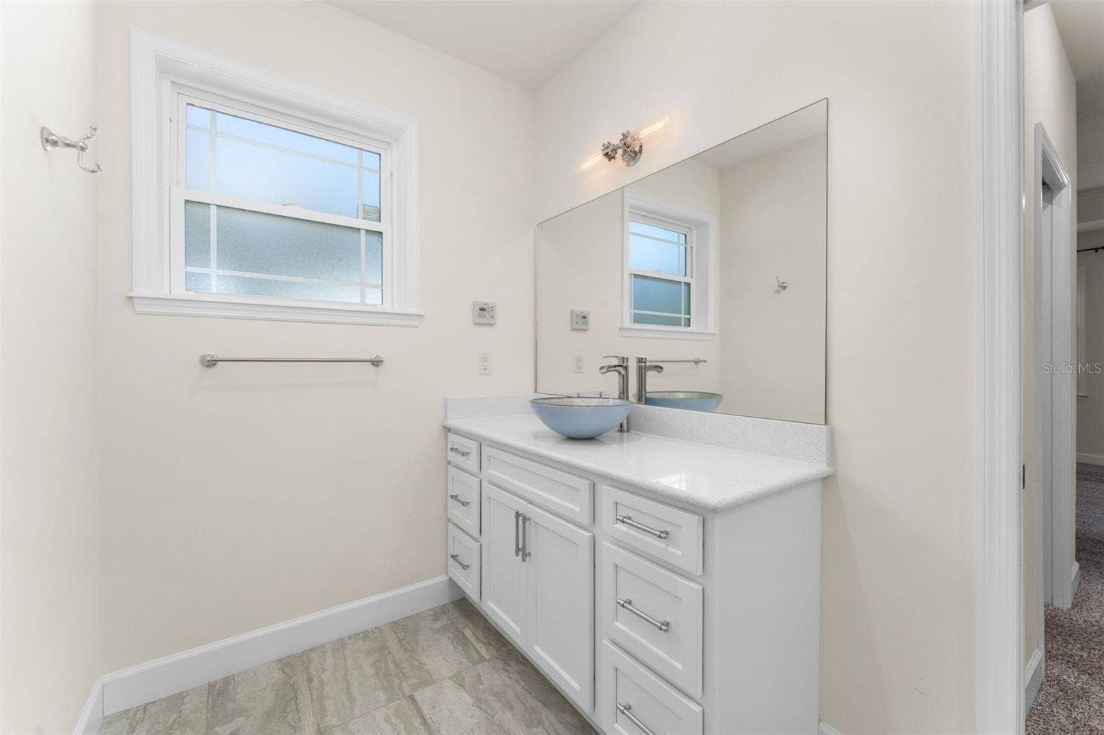 8499 NE 8TH PLACE, High Springs, FL 32643 Bath 3 Dual Vanities