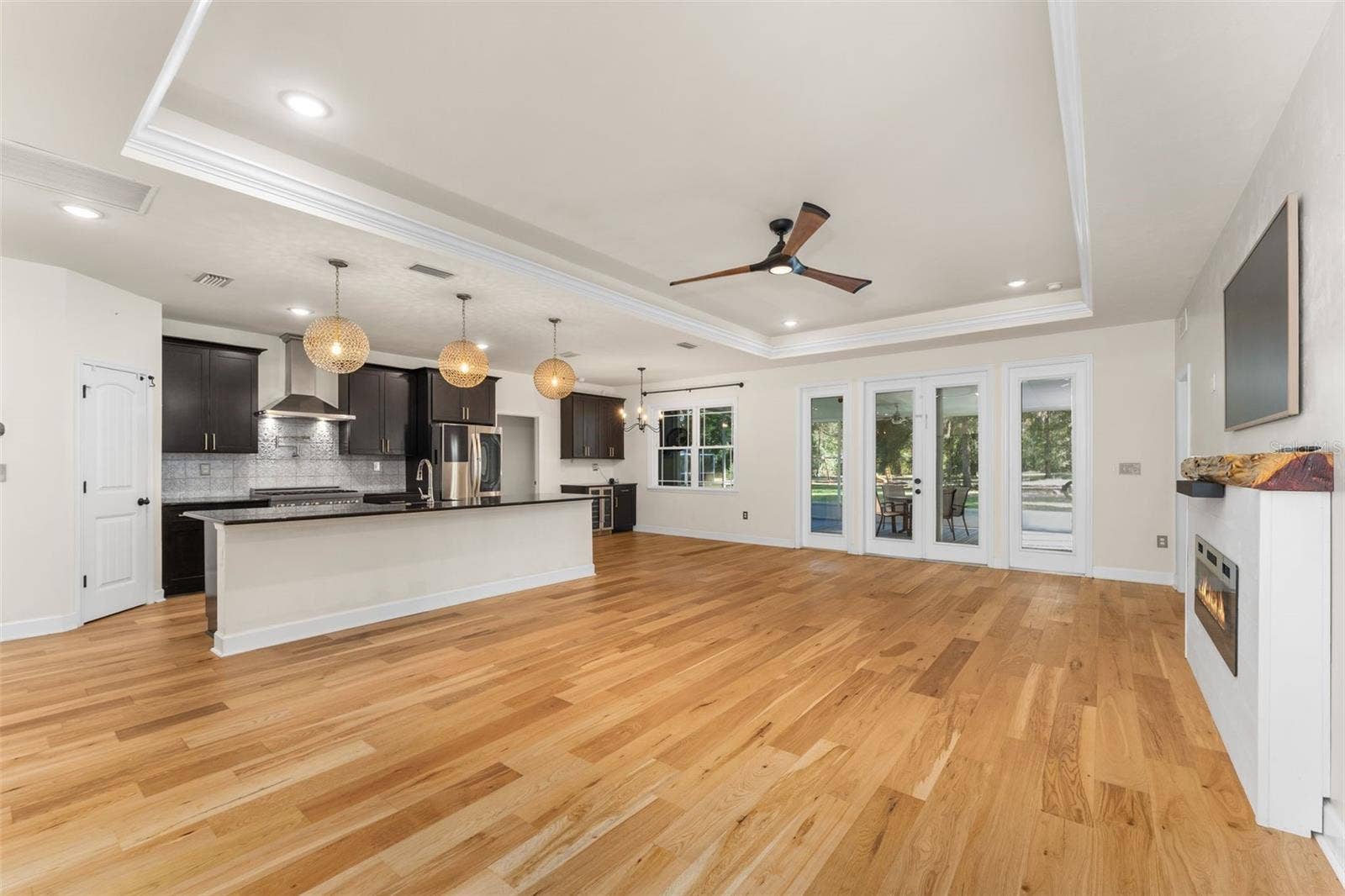 8499 NE 8TH PLACE, High Springs, FL 32643 Great room to Lanai