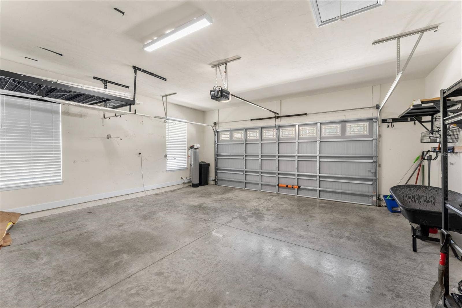 8499 NE 8TH PLACE, High Springs, FL 32643 Attached garage