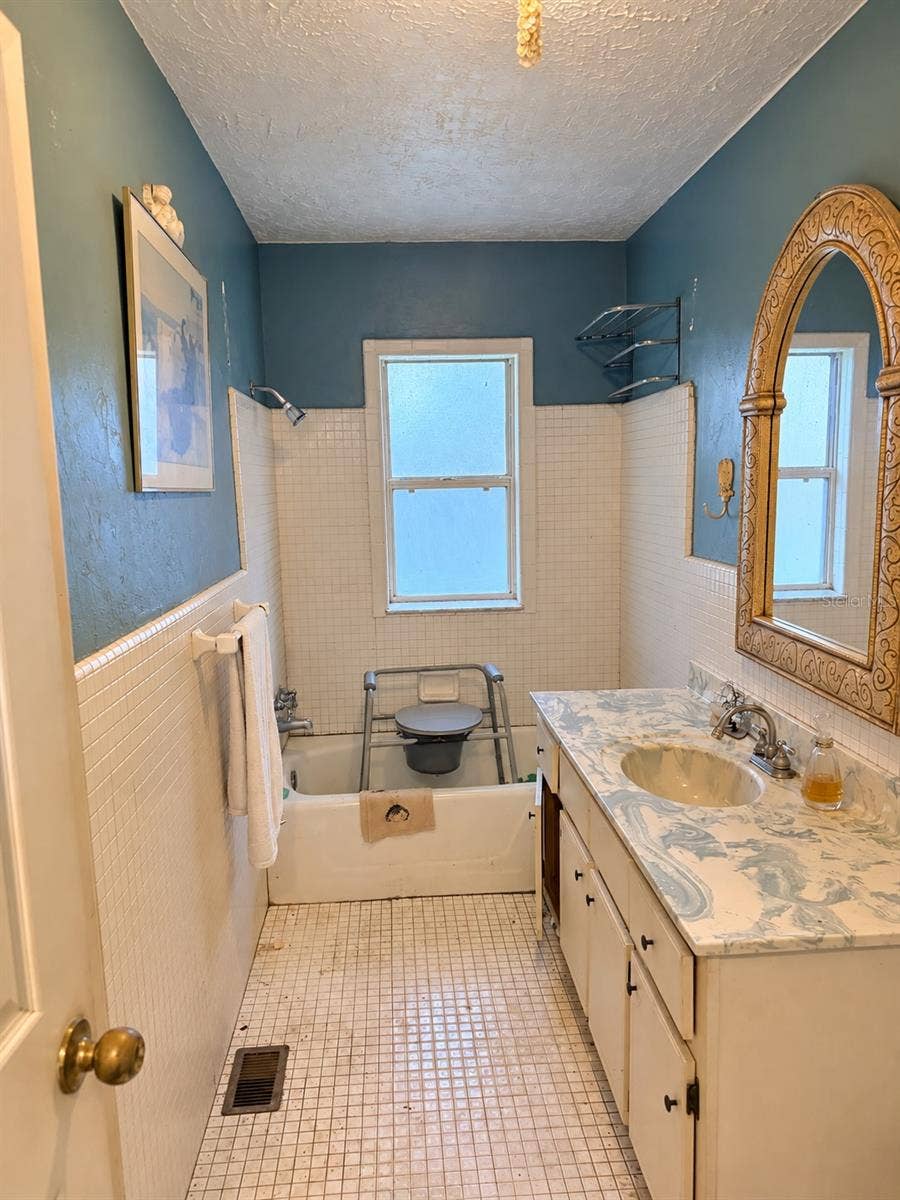2591 SE 27TH STREET, Gainesville, FL 32641