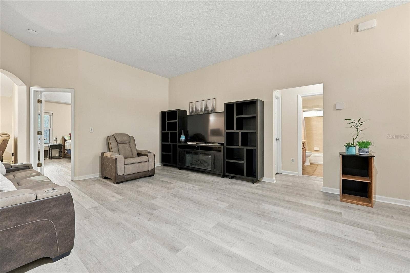 8114 NW 52ND STREET, Gainesville, FL 32653 8114 NW 52ND STREET, Gainesville, FL 32653