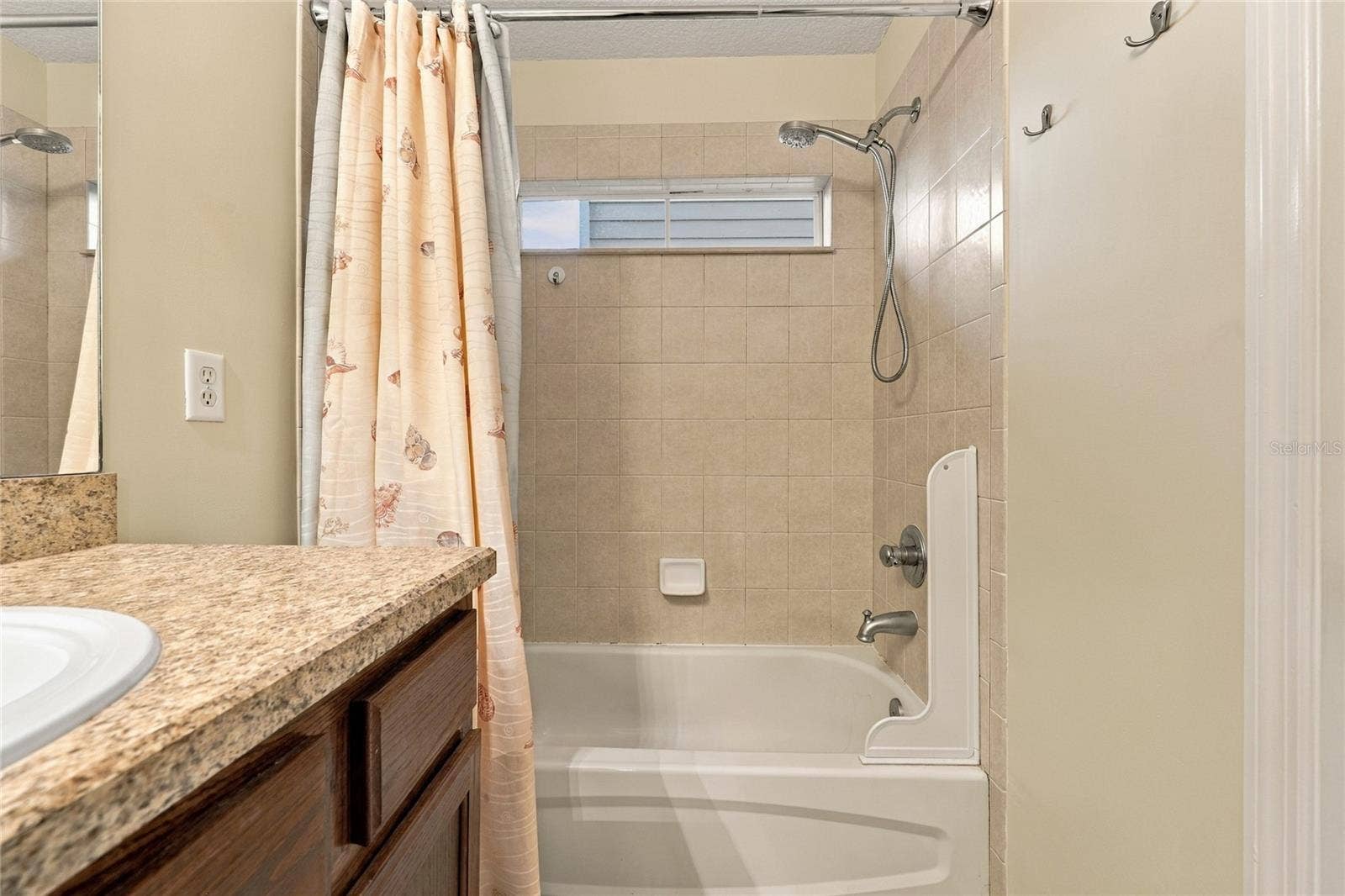 8114 NW 52ND STREET, Gainesville, FL 32653 8114 NW 52ND STREET, Gainesville, FL 32653