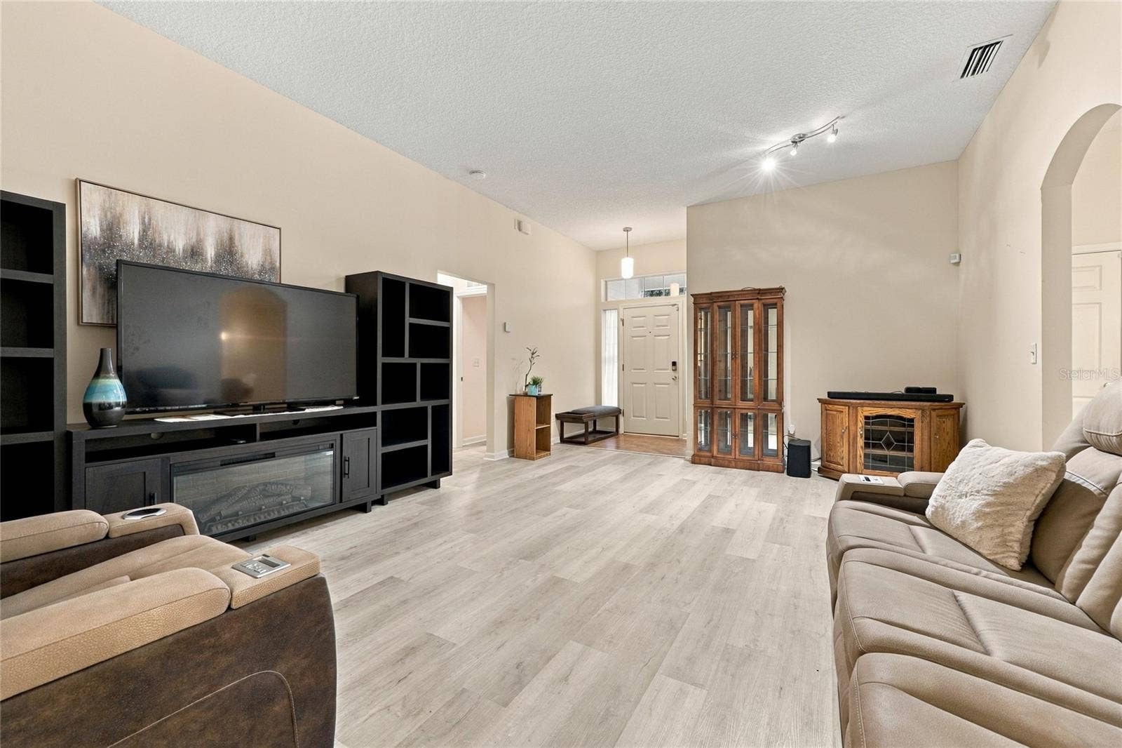 8114 NW 52ND STREET, Gainesville, FL 32653 8114 NW 52ND STREET, Gainesville, FL 32653