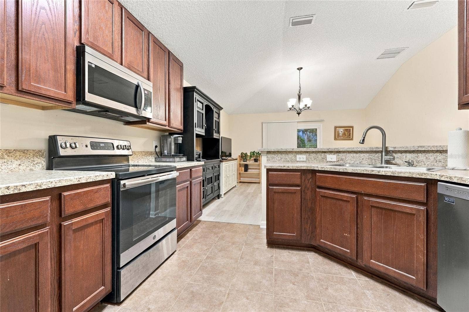 8114 NW 52ND STREET, Gainesville, FL 32653 8114 NW 52ND STREET, Gainesville, FL 32653