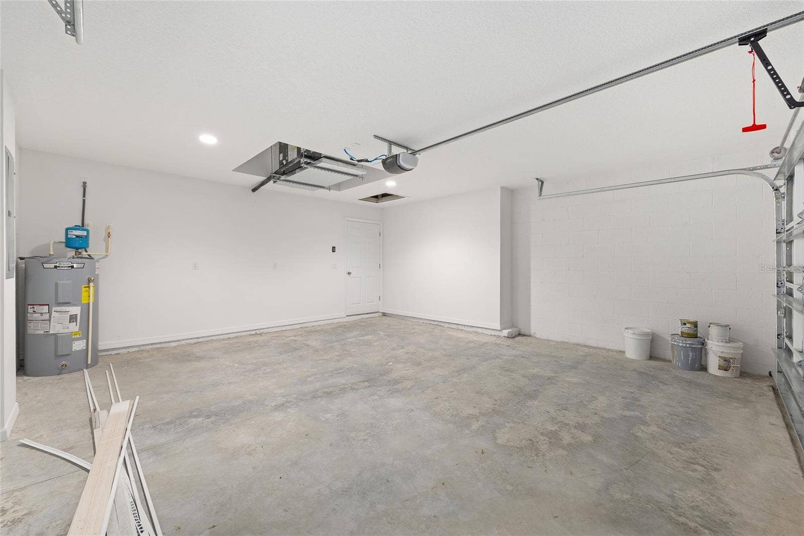 14421 SW 77TH AVENUE, Ocala, FL 34473 Garage
