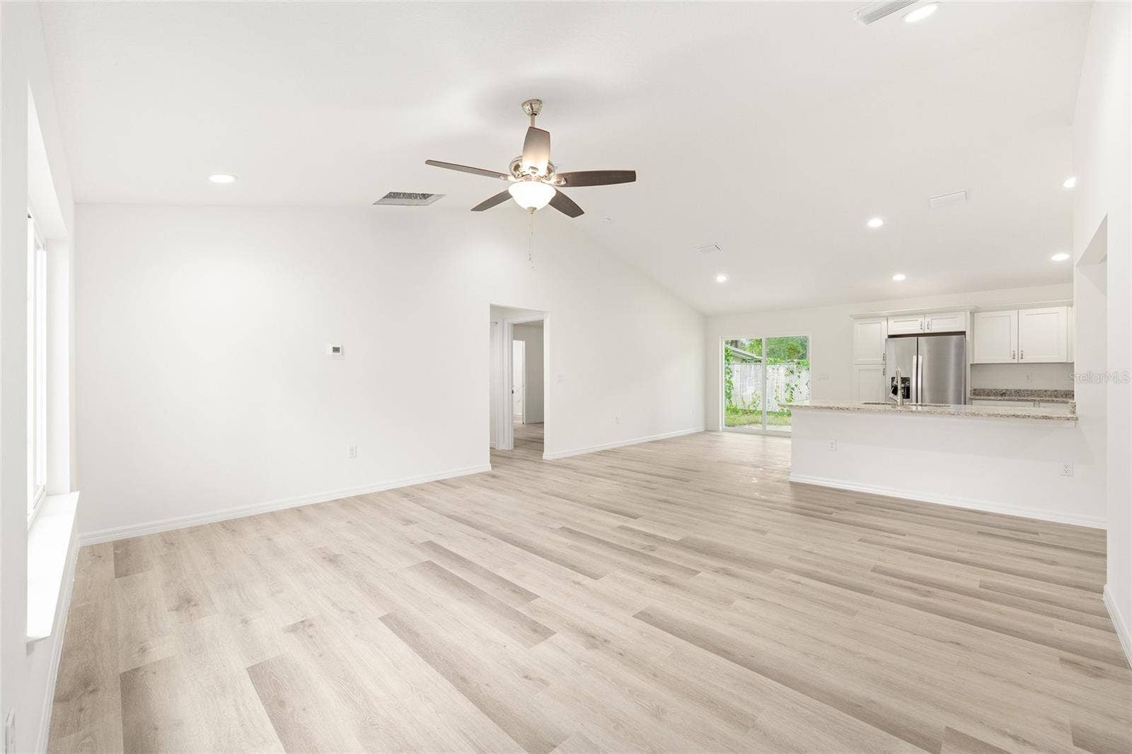 14421 SW 77TH AVENUE, Ocala, FL 34473 Living Room