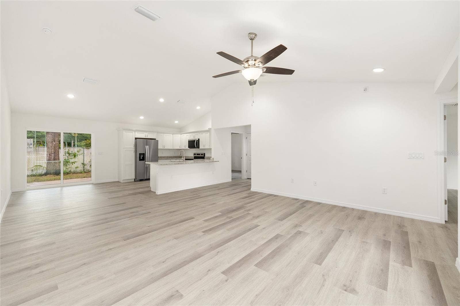 14421 SW 77TH AVENUE, Ocala, FL 34473 Living Room
