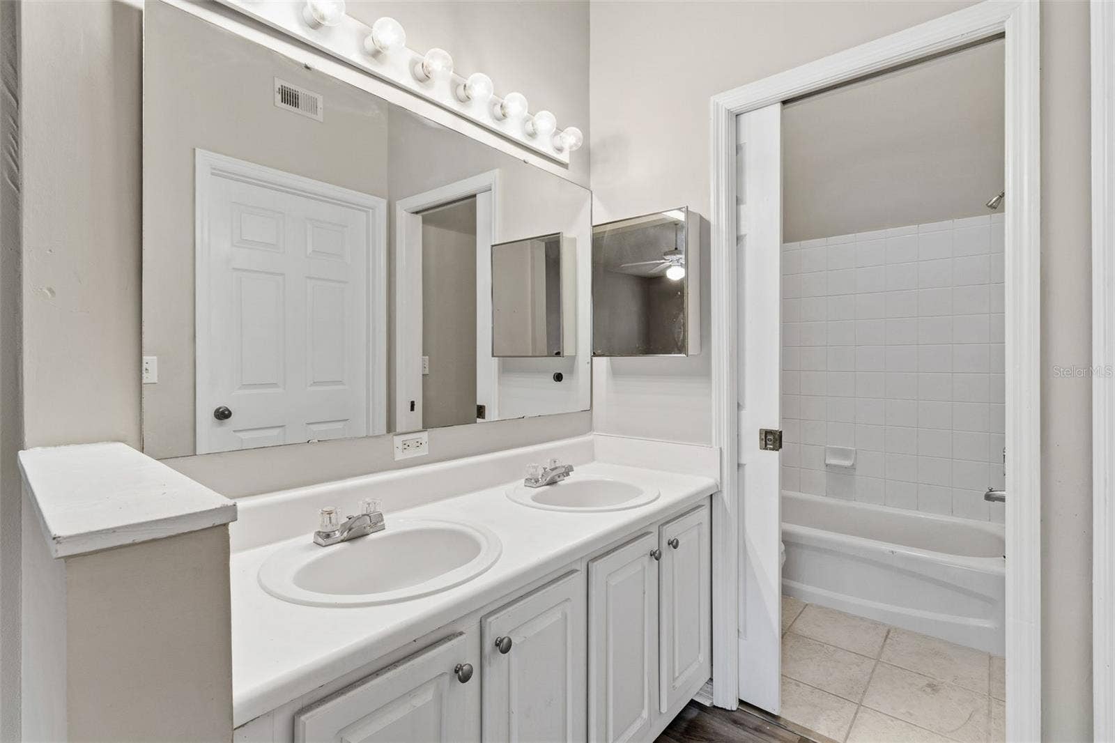 10000 SW 52ND AVENUE, #AA-159, Gainesville, FL 32608 10000 SW 52ND AVENUE, #AA-159, Gainesville, FL 32608