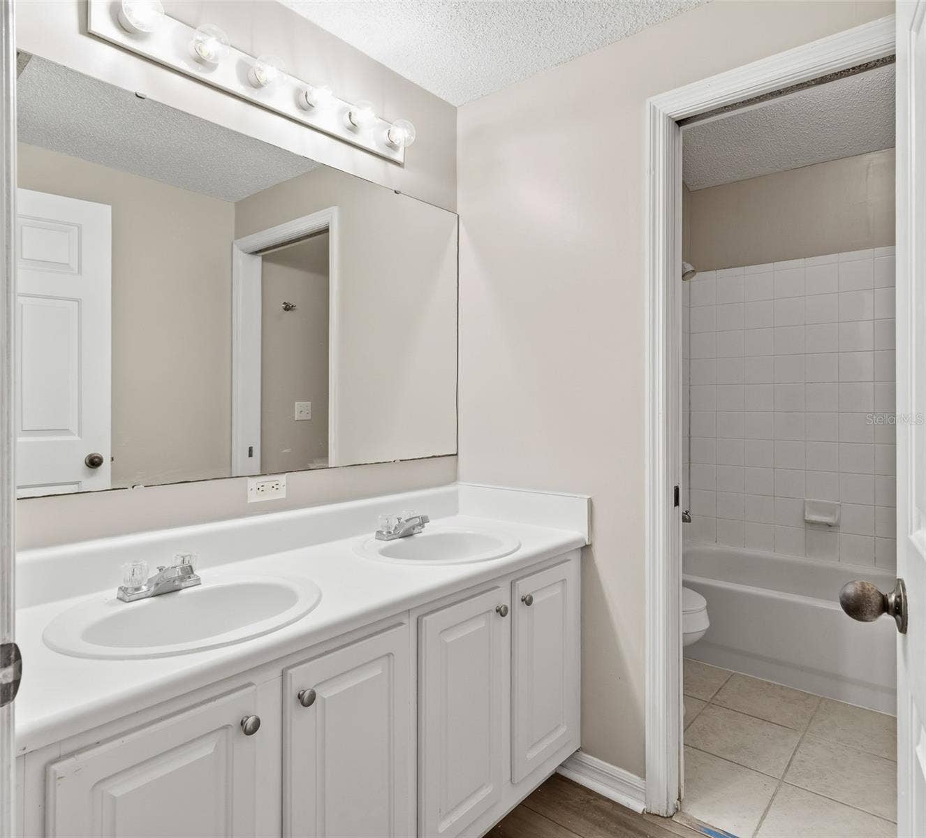 10000 SW 52ND AVENUE, #AA-159, Gainesville, FL 32608 10000 SW 52ND AVENUE, #AA-159, Gainesville, FL 32608