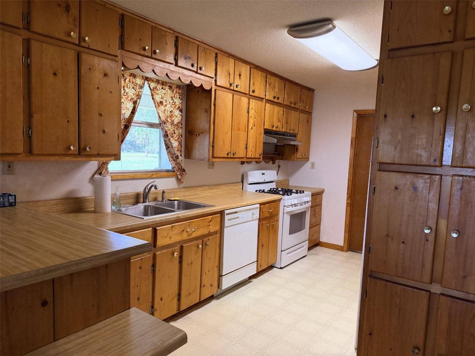 4251 NW 100TH AVENUE, Chiefland, FL 32626