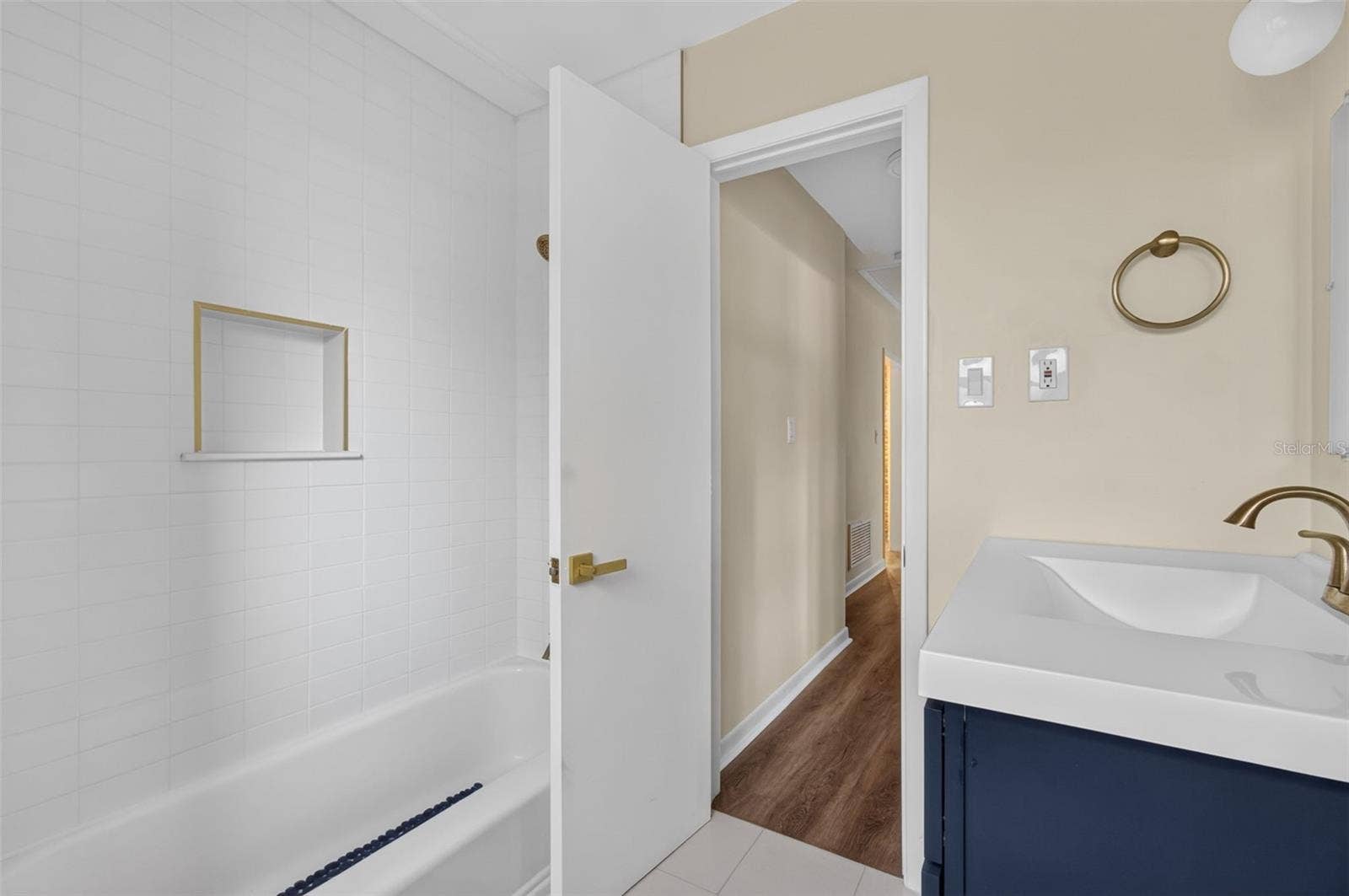 4415 NW 33RD COURT, Gainesville, FL 32606 Guest Bath