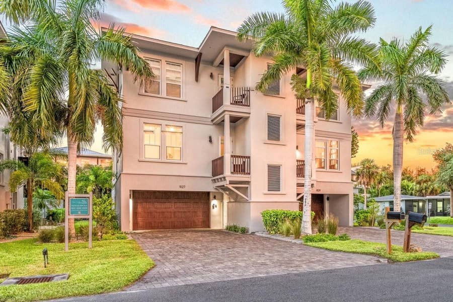 Property photo for 1027 CRESCENT STREET, #1027, Sarasota, FL
