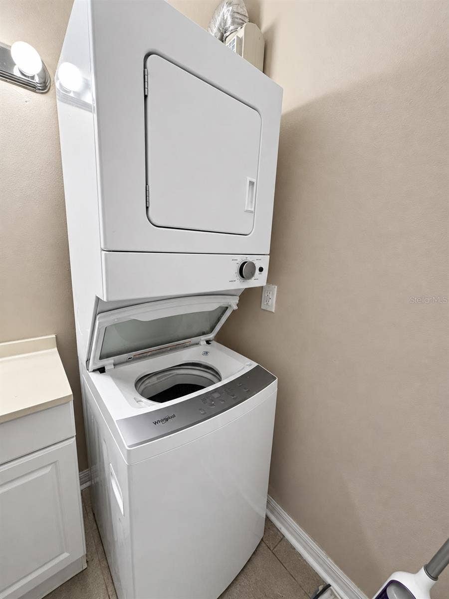 200 EL CAMINO DRIVE, #102, Winter Haven, FL 33884 Washer /Dryer