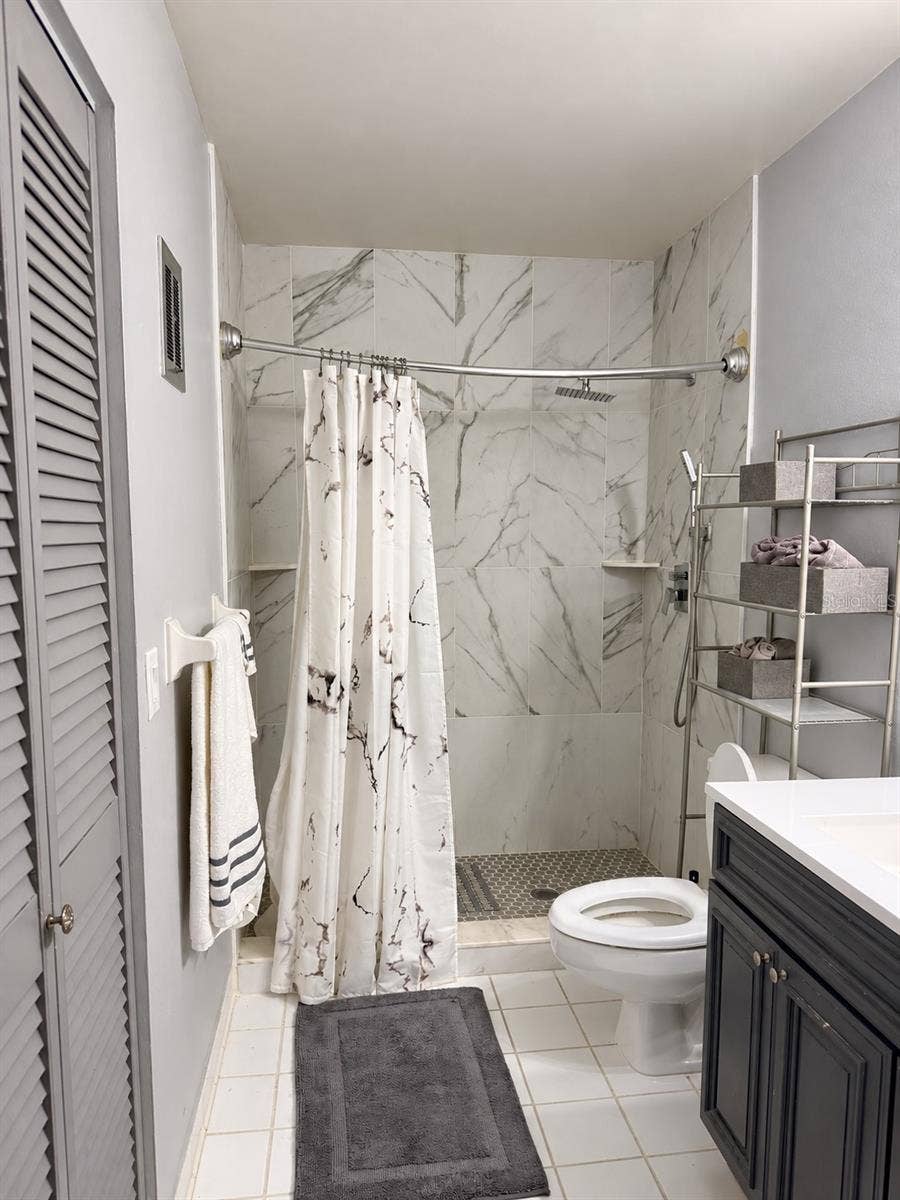 200 EL CAMINO DRIVE, #102, Winter Haven, FL 33884 Primary Bathroom