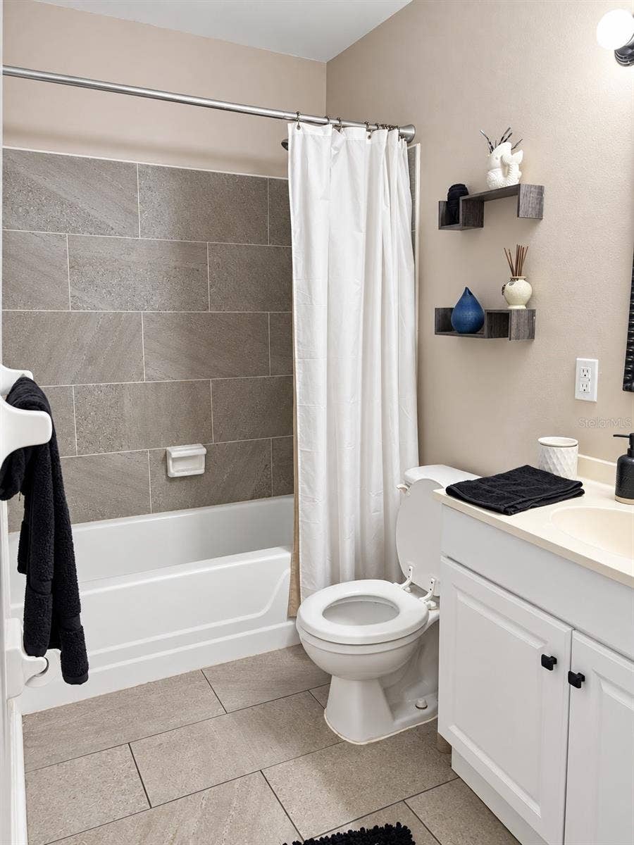200 EL CAMINO DRIVE, #102, Winter Haven, FL 33884 Bathroom