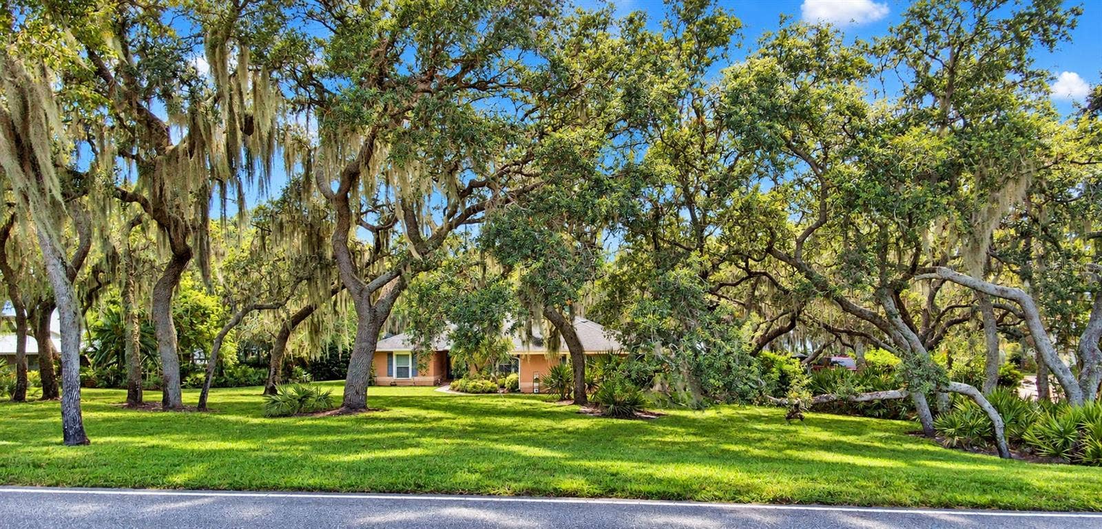 2391 S LAKE REEDY BOULEVARD, Frostproof, FL 33843 Front Yard
