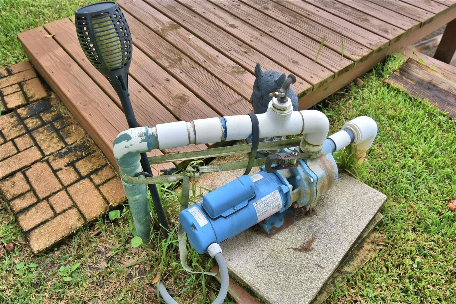 2391 S LAKE REEDY BOULEVARD, Frostproof, FL 33843 Pump for yard irrigation out of the lake