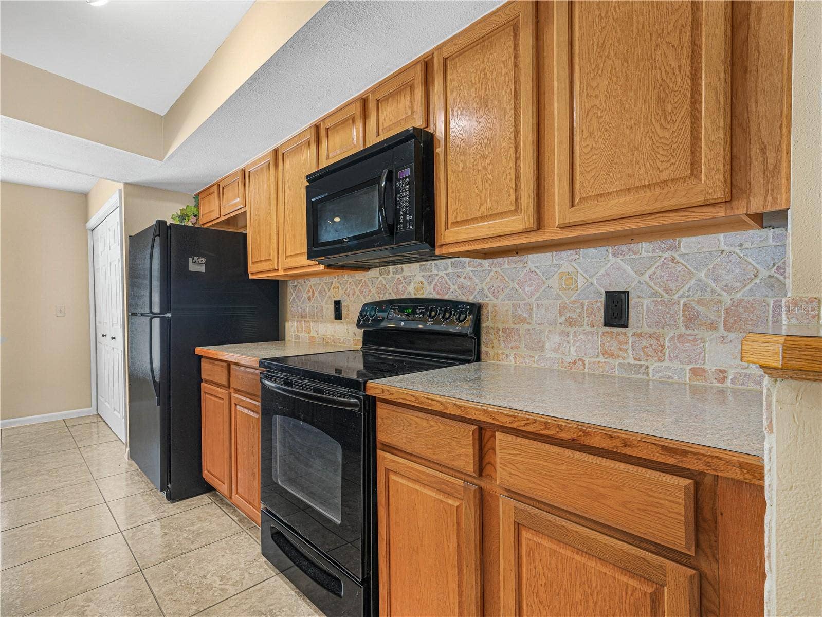 812 SANDALWOOD DRIVE, Plant City, FL 33563 Kitchen
