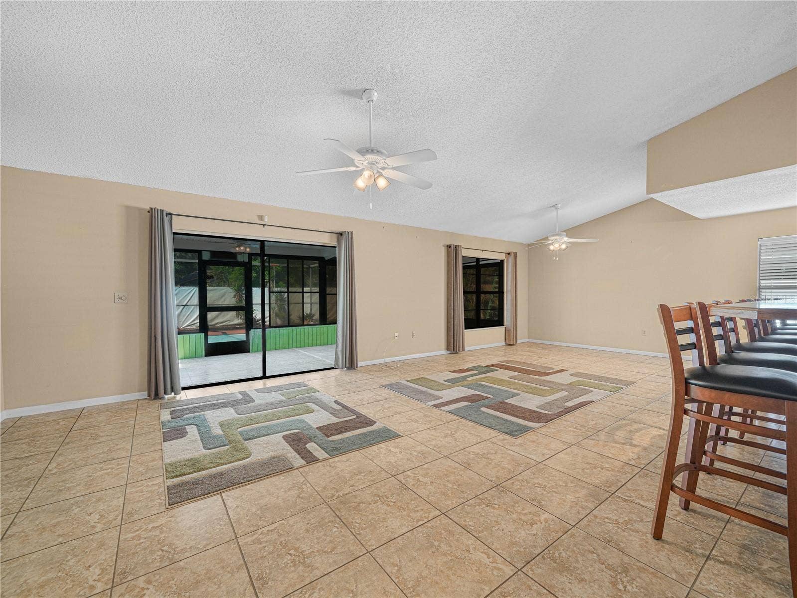 812 SANDALWOOD DRIVE, Plant City, FL 33563 Living Room