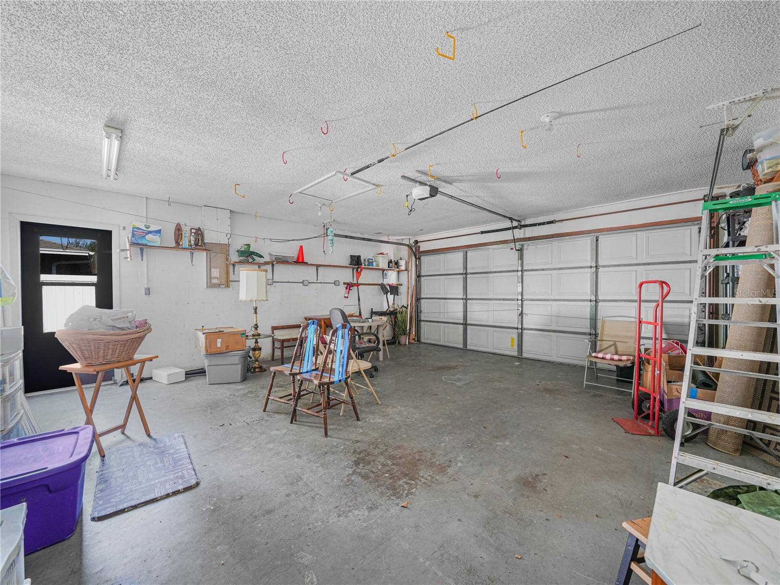 812 SANDALWOOD DRIVE, Plant City, FL 33563 2 car garage