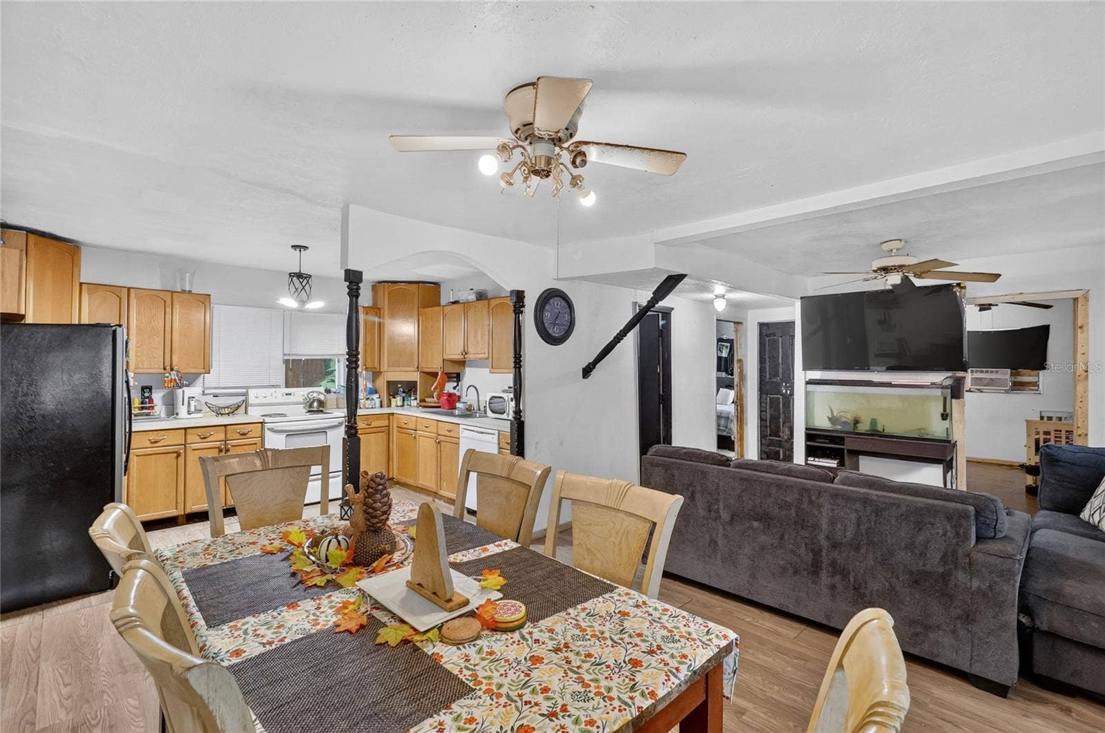 1529 COUNTY ROAD 547 N, Davenport, FL 33837 View into Kitchen