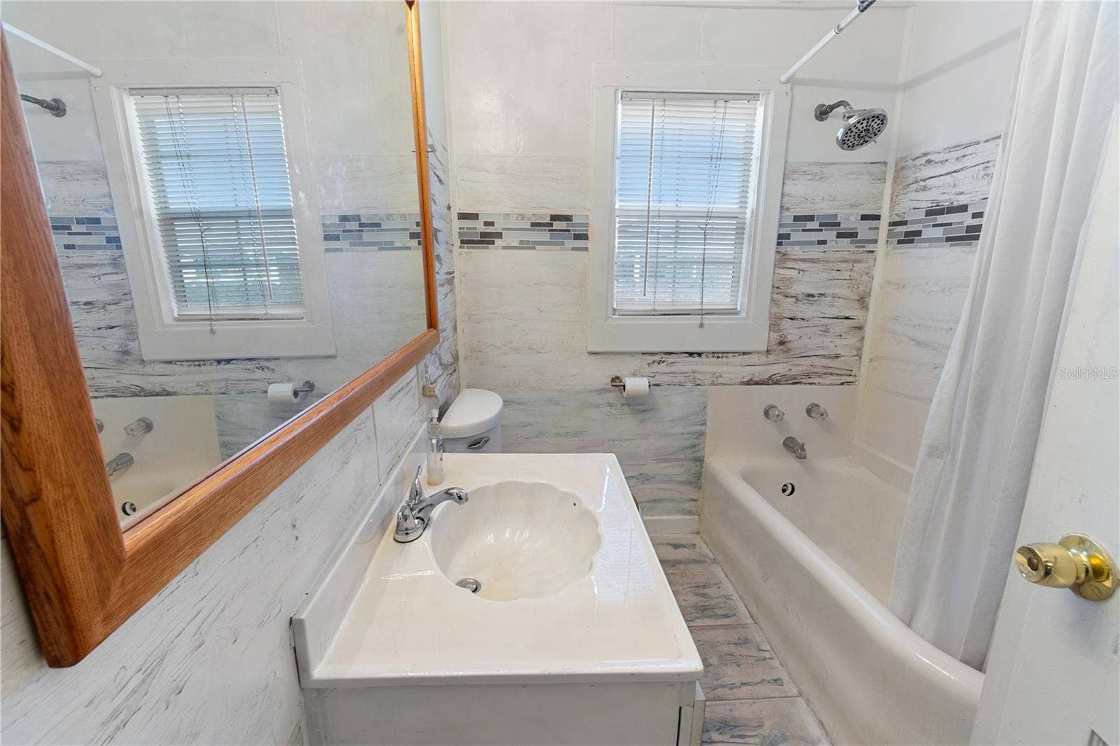 403 N WETMORE STREET, Lake Wales, FL 33853 Downstairs Full Bathroom