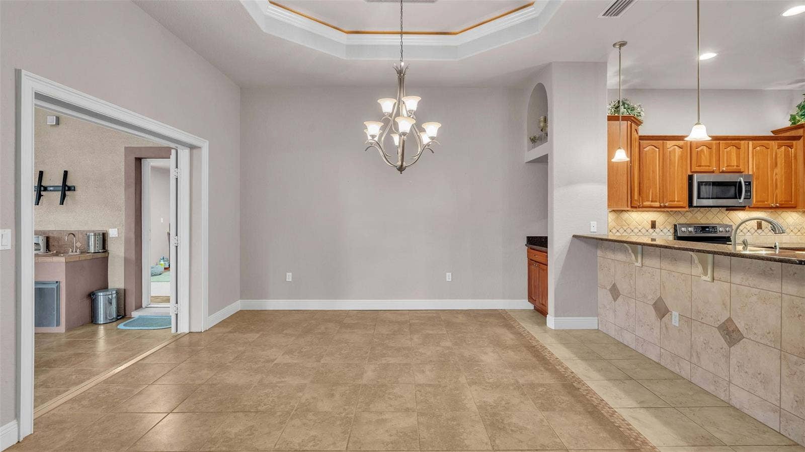 402 CRUISERS DRIVE, Polk City, FL 33868 Dinibg
