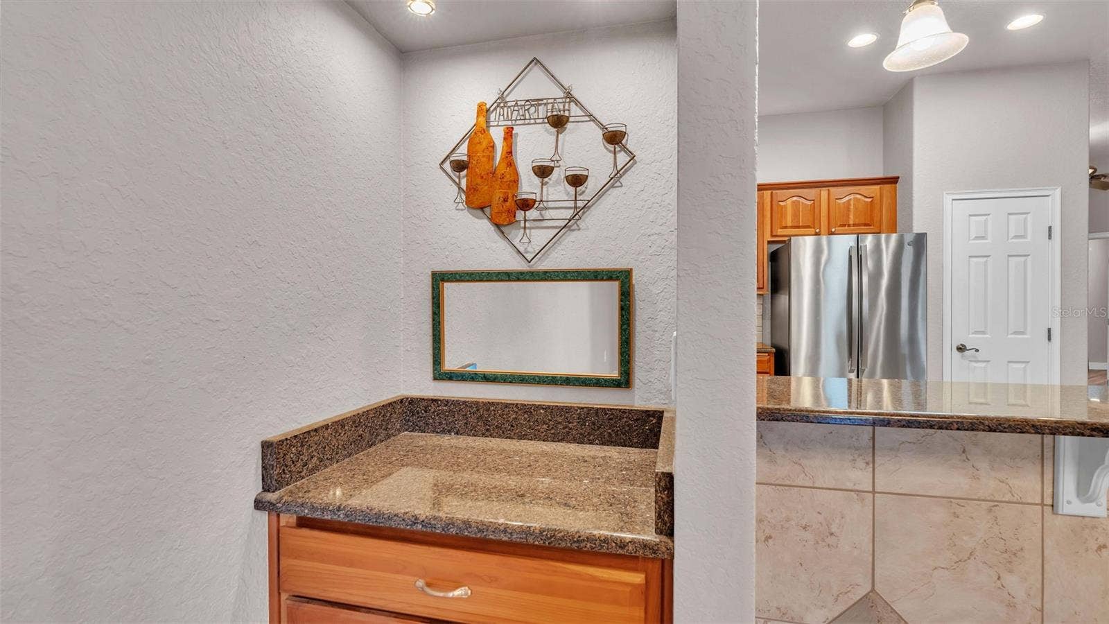 402 CRUISERS DRIVE, Polk City, FL 33868 Built-in bar