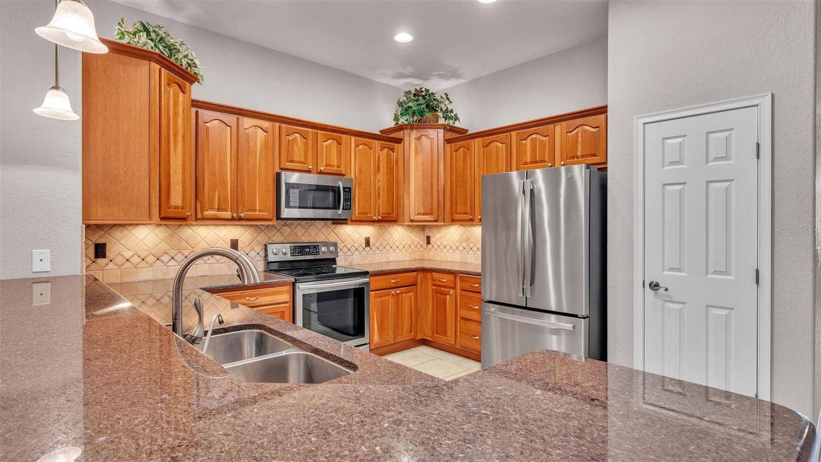 402 CRUISERS DRIVE, Polk City, FL 33868 Kitchen