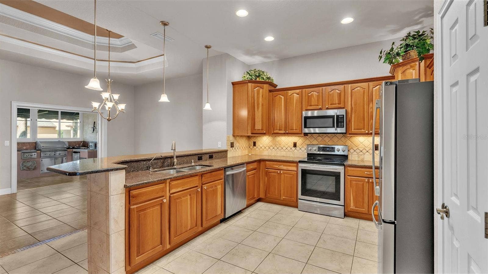 402 CRUISERS DRIVE, Polk City, FL 33868 Kitchen