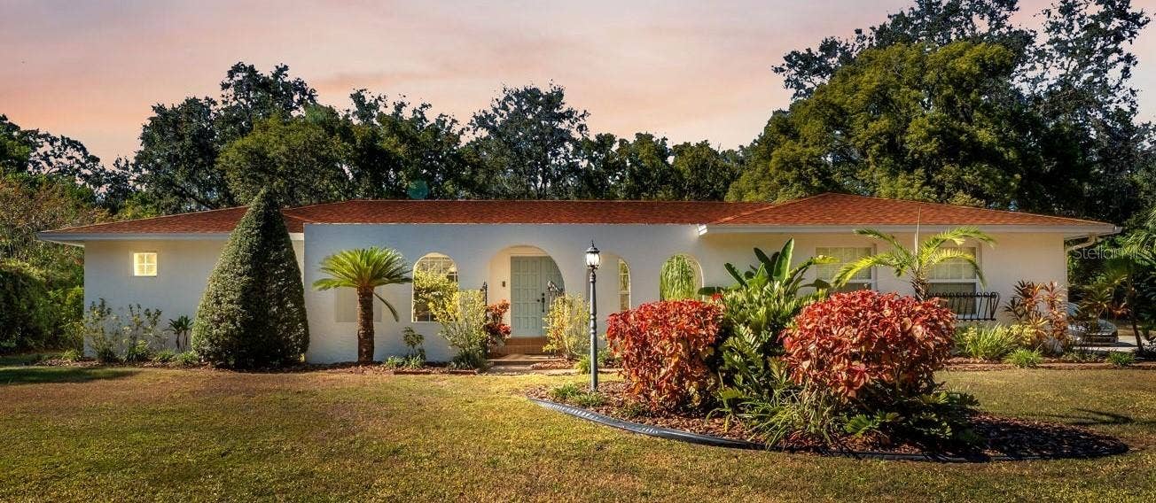 5238 UPLAND PLACE, Lakeland, FL 33813 Welcome to 5238 Upland Drive
