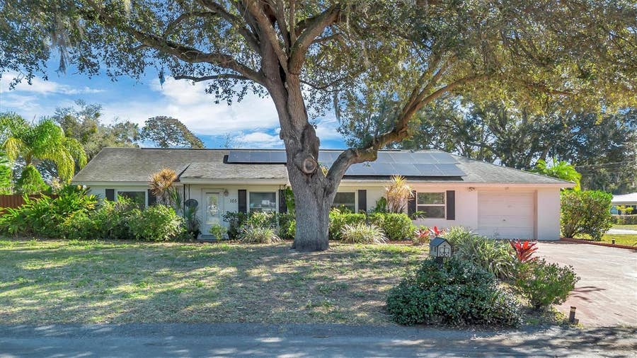 Property photo for 105 OWEN CIRCLE S, Auburndale, FL
