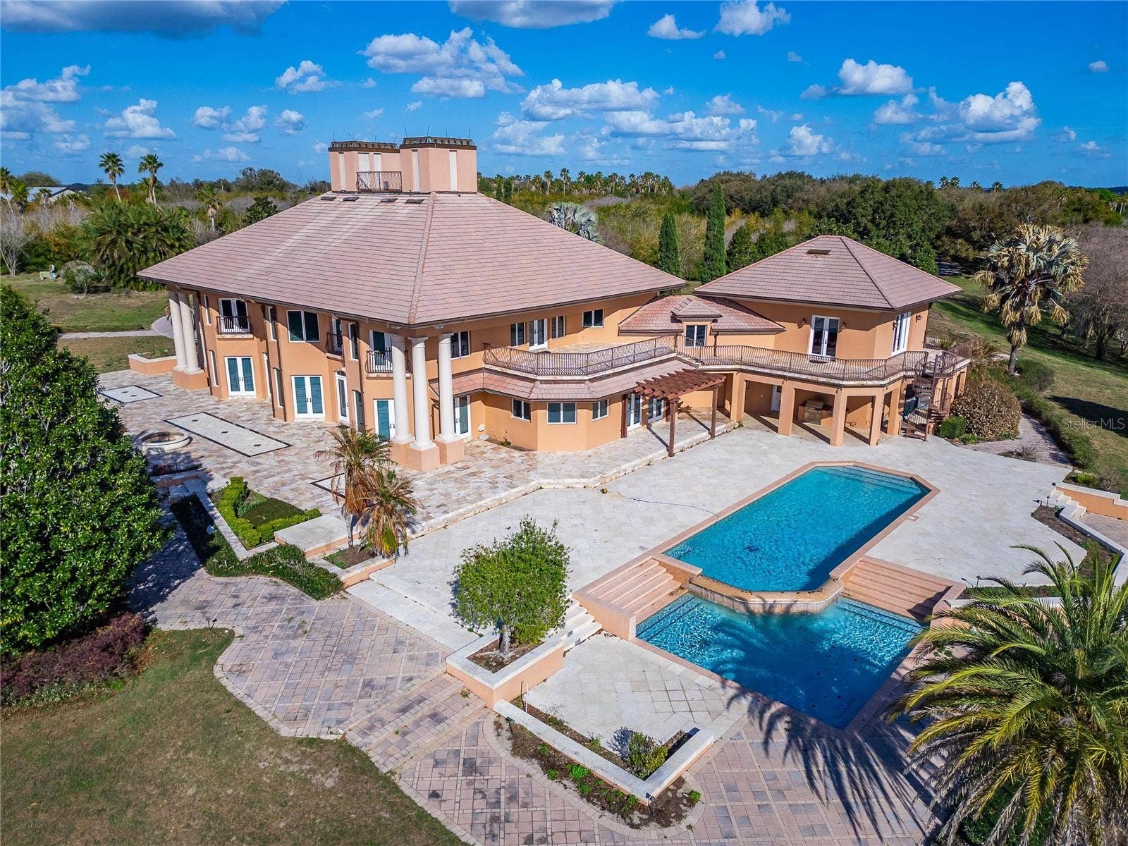 501 ADAMS BARN ROAD, Auburndale, FL 33823 A rare opportunity to own one of Auburndales most impressive private estates. Set on 44.30 beautifully landscaped acres with more than 2,300 feet of water frontage, this remarkable property offers unmatched privacy, scale, and natural beauty.