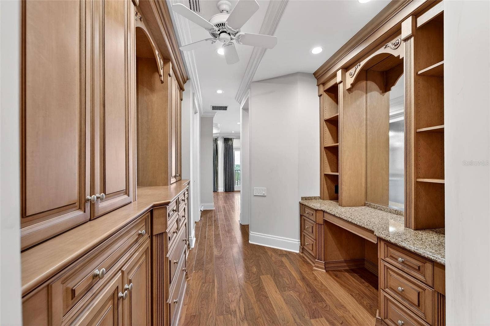 501 ADAMS BARN ROAD, Auburndale, FL 33823 Primary Bedroom Suite Dressing Room
