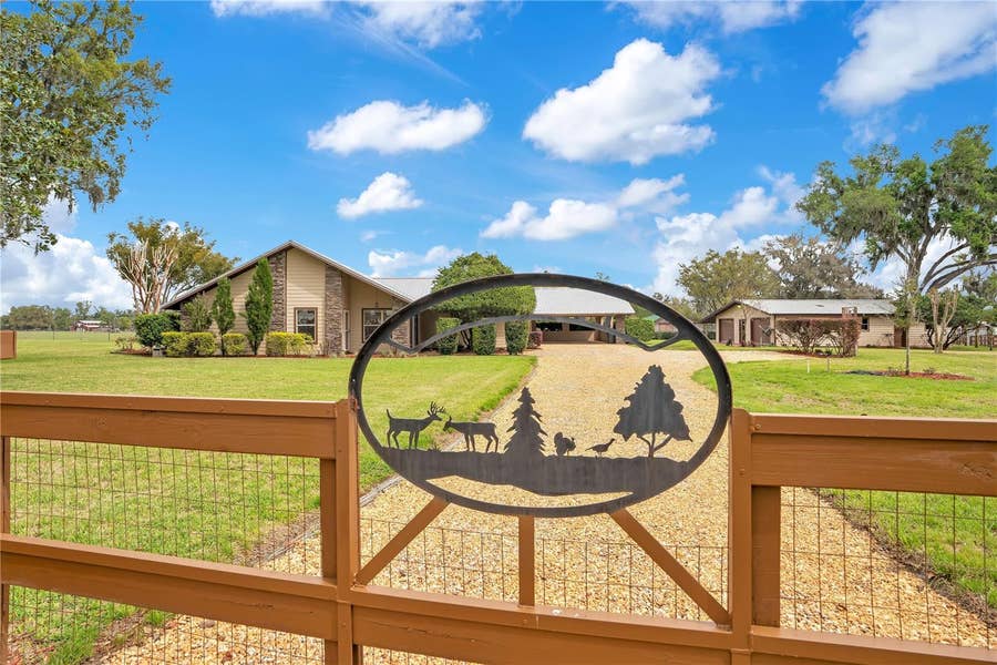 Property photo for 1401 BUELL COURT, Plant City, FL