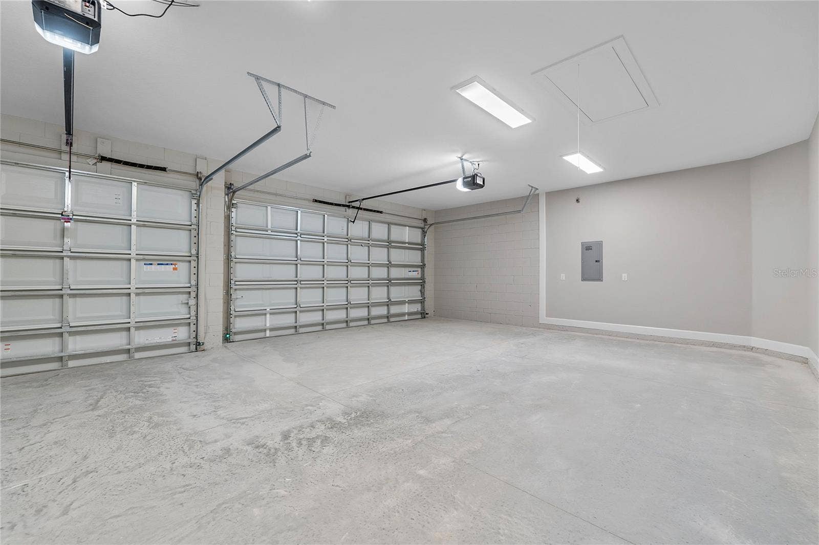 3 Car Garage