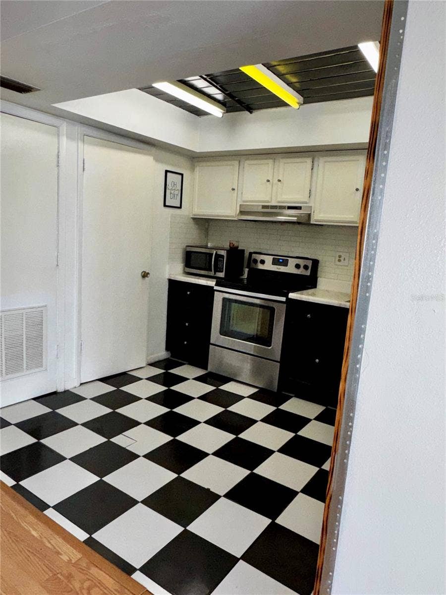 1130 N LAKE PARKER AVENUE, #E332, Lakeland, FL 33805 1130 N LAKE PARKER AVENUE, #E332, Lakeland, FL 33805