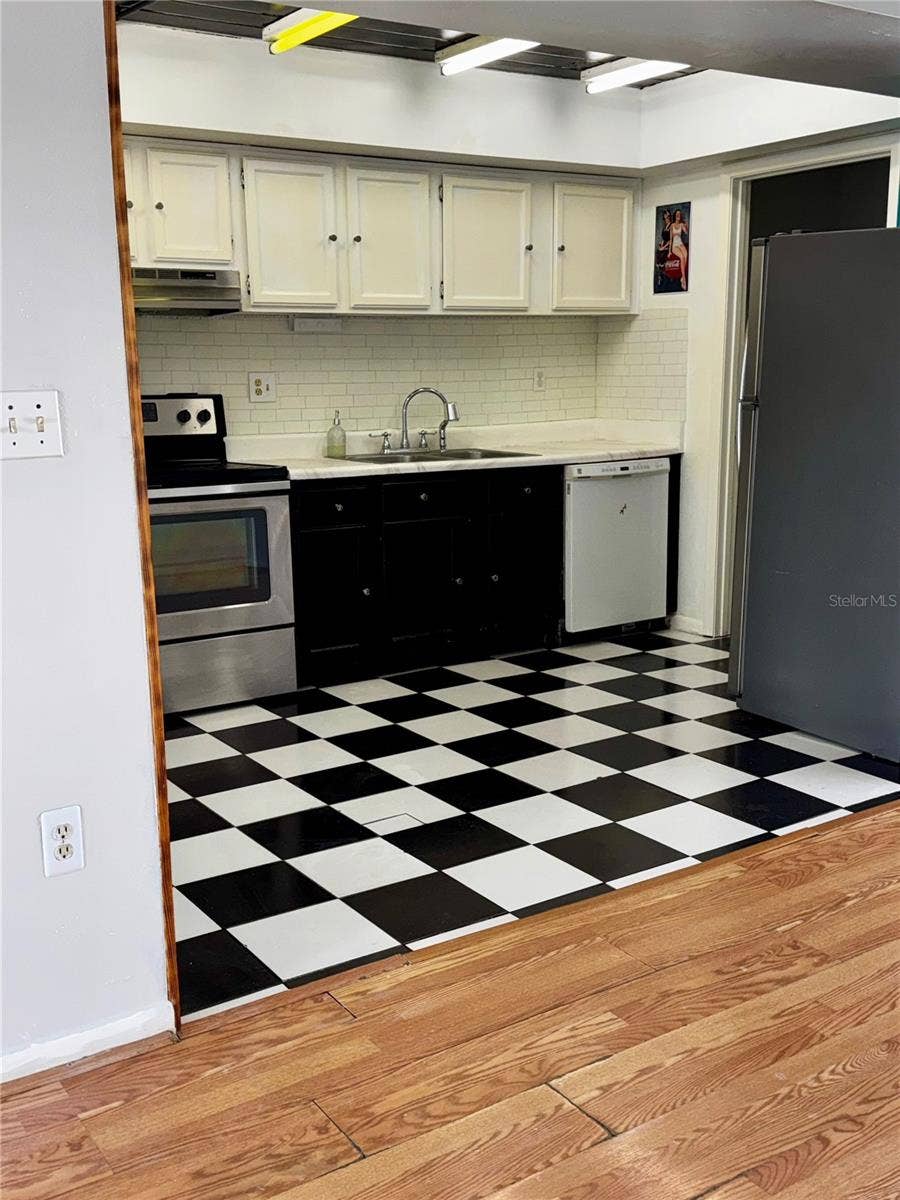 1130 N LAKE PARKER AVENUE, #E332, Lakeland, FL 33805 1130 N LAKE PARKER AVENUE, #E332, Lakeland, FL 33805